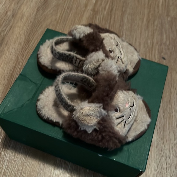 Ugg slippers - Picture 2 of 4
